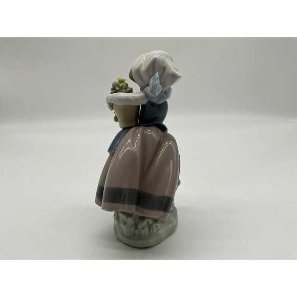 Vintage Lladro Spring Is Here Girl With Basket of Flowers 6.75" Figurine #5223 - Picture 12 of 16